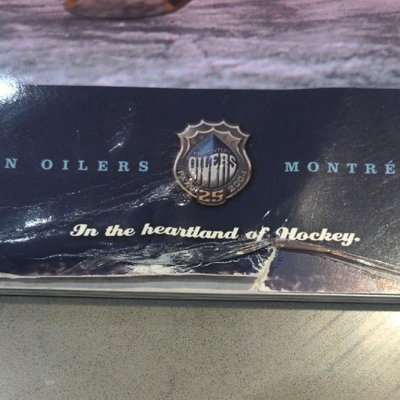 Oilers vs Canadiens Heritage Classic T-Shirt & Commemorative program - Picture 8 of 11